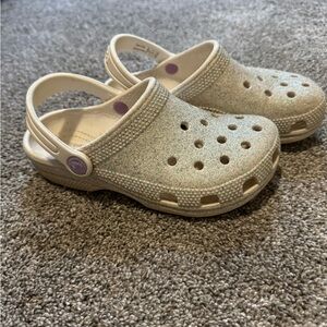 Girls crocs